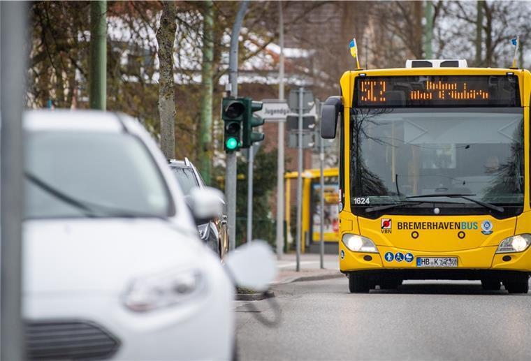 Corona und Spritpreise: Bremerhaven Bus fährt durch Krisenzeiten Bremerhaven Bus fährt aktuell durch unruhige Zeiten. Erst die Einnahmenausfälle durch die Corona-Pandemie, nun die gestiegenen Dieselpreise und die neue Herausforderung, wie das Neun-Euro-Ticket umzusetzen ist.