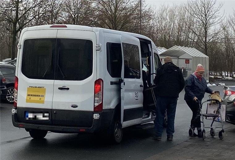Bremerhaven Bus kreativ: Ford Transit soll Ausfälle im Liniennetz kompensieren Bremerhaven Bus hat diesen Ford Transit gebucht, um Ausfälle im Liniennetz auffangen zu können.