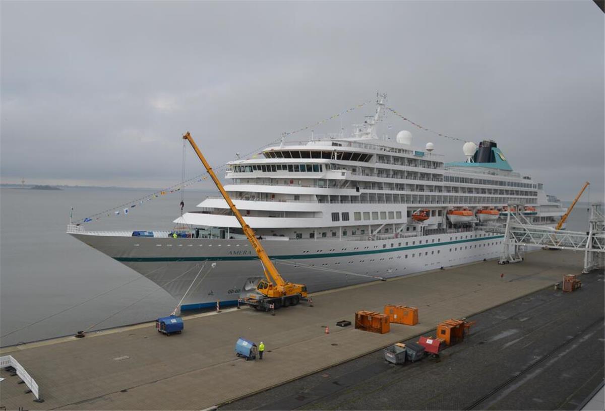 Das Kreuzfahrtschiff „Amera“ am Kreuzfahrtterminal in Bremerhaven. Viele Deutsche verbringen auf ähnlichen Schiffen einen Urlaub.