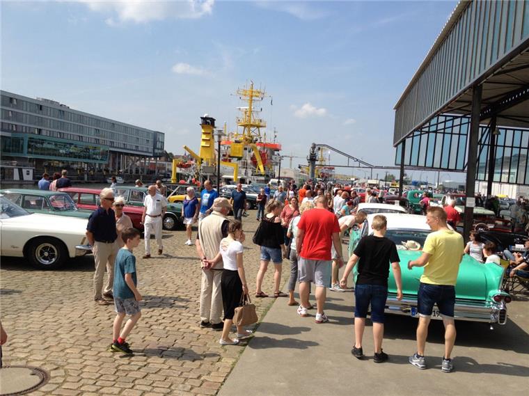 Oldtimer-Treffen und Spargel locken das Publikum ins Schaufenster Fischereihafen Bremerhaven: Im Schaufenster Fischereihafen kann man Oldtimer anschauen.
