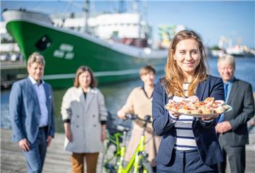 Bremerhaven ist bereits seit 2021 Teil der Fisch-Genuss-Route (das Foto zeigt den Start im Fischereihafen). Jetzt ist auch die große Schwesterstadt Bremen dabei.