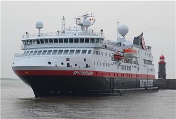 Zwei Schiffe im Fischereihafen