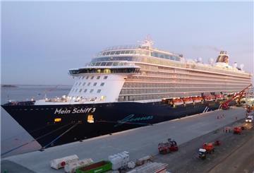 Die Mein Schiff 3 liegt in Bremerhaven. Ab April startet sie von hier zur großen Sommersaison.