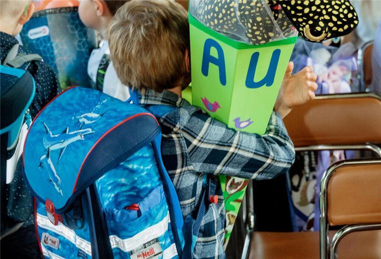 Einschulung 2025: Eltern der nächsten Bremerhavener Erstklässler müssen handeln Bremerhavener Kinder, die ab kommendem Sommer zur Schule gehen, müssen jetzt von ihren Eltern bei den Grundschulen angemeldet werden.