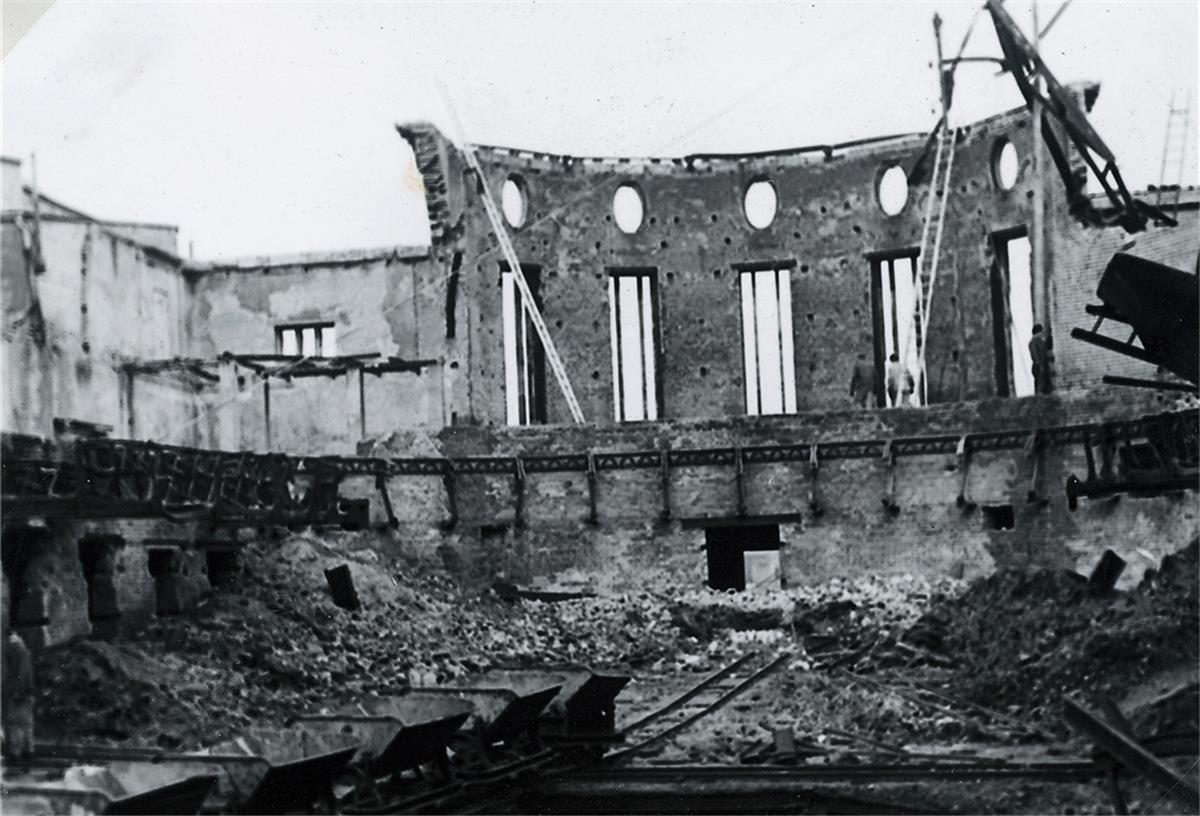Bremerhaven: Schulen planen Aktionen zum „Tag der Stadtgeschichte“ Bremerhavens Innenstadt ist in der Bombennacht am 18. September 1944 in Schutt und Asche gelegt worden. „Am Tag der Stadtgeschichte“ erinnern Schulen mit Projekten an den Tag.