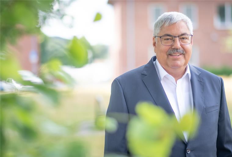 Bremerhavens Oberbürgermeister Melf Grantz im Porträt im Juli 2022. 