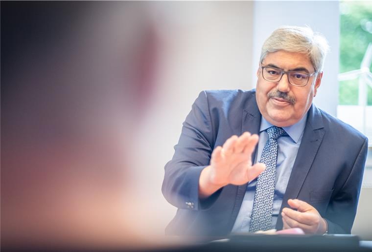 Grantz sucht nach Perspektive für Karstadtgebäude Bremerhavens Oberbürgermeister Melf Grantz sieht auch in der Karstadt-Krise neue Perspektiven, die Innenstadt zu entwickeln.