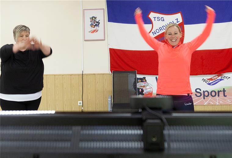 TSG Nordholz trainiert jetzt virtuell Bringen Kinder - mittels Echtzeit-Übertragung - zu Hause in Bewegung: Marion Struß (links) und Nicole Doss, zwei Übungsleiterinnen der TSG Nordholz.