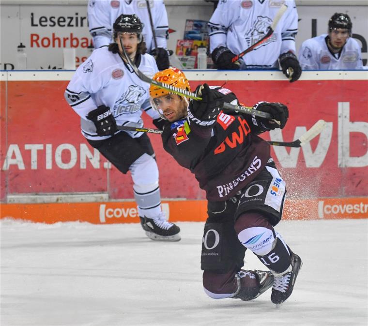 Brock Hooton schießt bei den Fischtown Pinguins das Tor des Monats Februar.