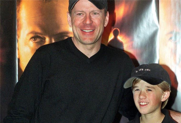 25 Jahre „The Sixth Sense“: Start des Plot-Twist-Booms Bruce Willis und der damals 11-jährige Haley Joel Osment im Jahr 1999.
