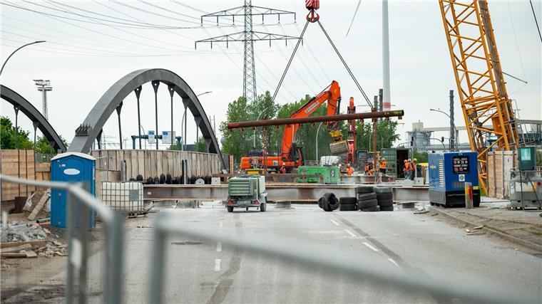 Brückenarbeiten wie hier in Hamburg werden auch in Niedersachsen vielerorts dringend benötigt. (Archivbild)