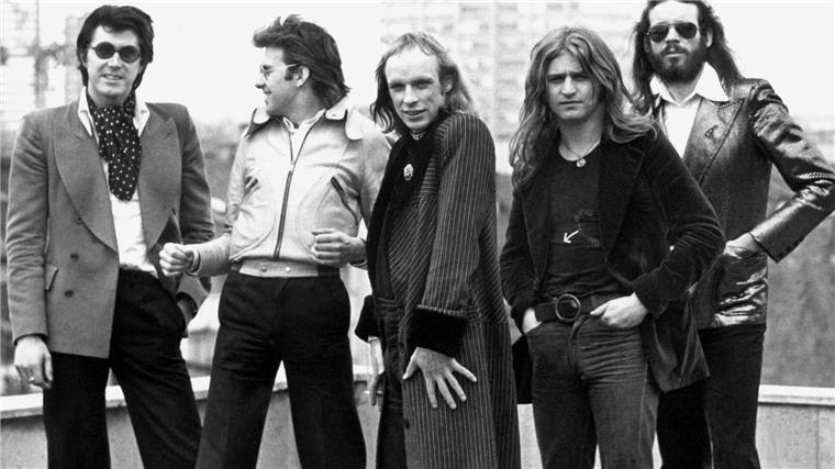 Große Werkschau von Bryan Ferry: „Ich arbeite noch“ Bryan Ferry (li.) mit seiner Band Roxy Music zu Beginn der 70er Jahre: Andy Mackay, Bryan Eno, Paul Thompson und Phil Manzanera.