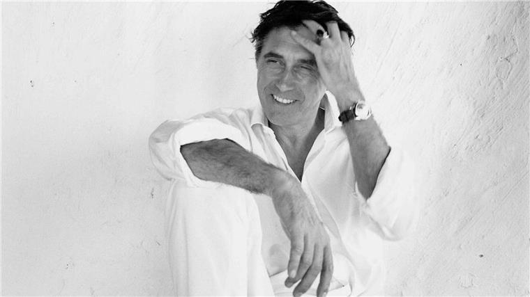 Große Werkschau von Bryan Ferry: „Ich arbeite noch“ Bryan Ferrys neue Retrospektive enthält ein Buch mit Anekdoten und alten Fotos.