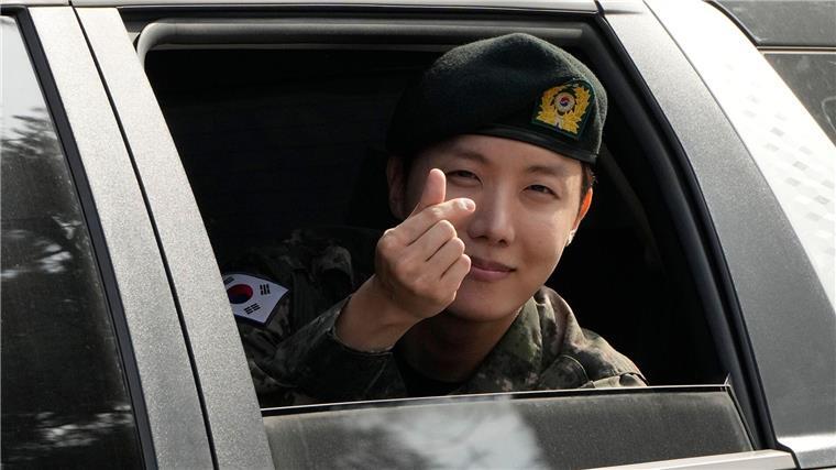 BTS-Sänger RM und V beenden Militärdienst BTS-Mitglied J-Hope hatte bereits seinen Militärdienst abgeleistet. (Archivbild)
