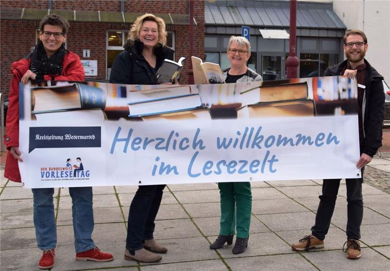 Ganz Nordenham macht mit beim Vorlesetag Buchhändlerin Anne v. Bestenbostel, City-Managerin Ilona Tetzlaff von Nordenham Marketing & Touristik, Ellen Reim von der Kreiszeitung und Hendrik Schröder von der Stadtbücherei (von links) haben das Programm zum Vorlesetag zusammengestellt. .