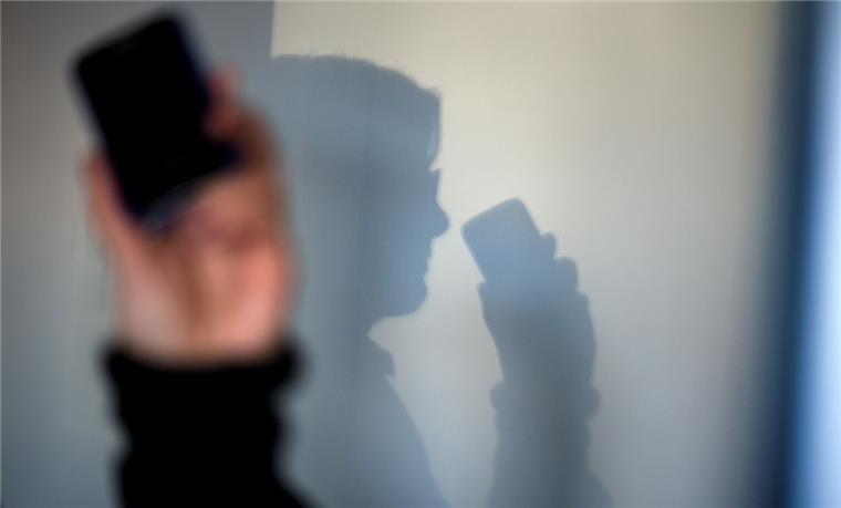 Bürger aus Hagen haben am Sonntag und am Montag Anrufe von angeblichen Polizisten erhalten. Die Anrufer versuchten, an Informationen über mögliche Wertgegenstände zu kommen.