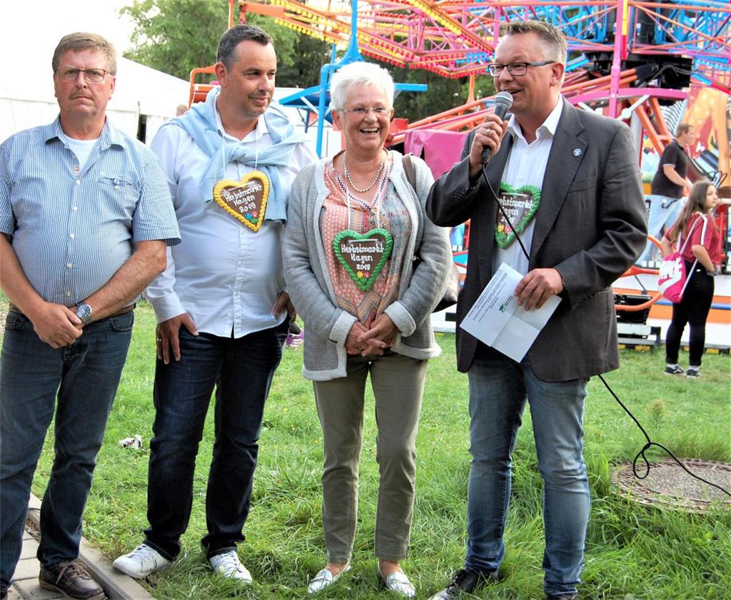 Bürgermeister Wittenberg, Ortsvorsteherin Schwertfeger, Landtagsabgeordneter Lot...