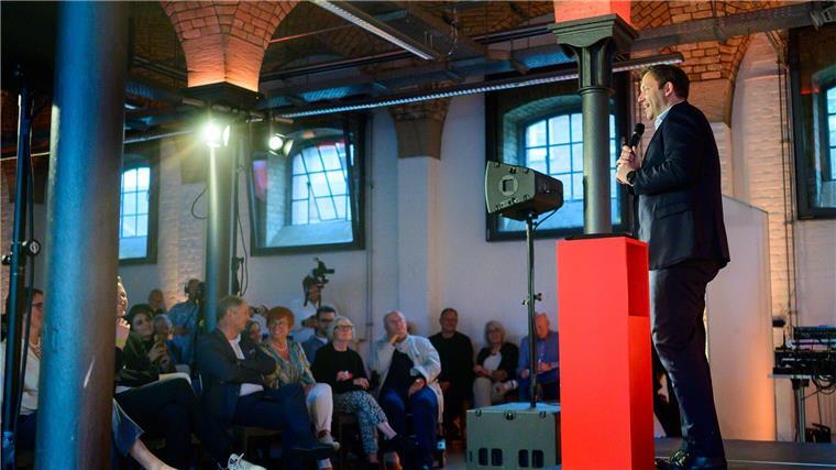 Klingbeil will Schwarzarbeit stärker bekämpfen Bundesfinanzminister Lars Klingbeil (SPD) teilte bei einer Veranstaltung in Lübeck auch gegen seinen Vor-Vorgänger Christian Lindner aus.