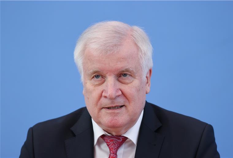 Seehofer verbietet Neonazi-Gruppierung „Nordadler“ Bundesinnenminister Horst Seehofer (CSU) hat die rechtsextremistische Vereinigung „Nordadler“ verboten.