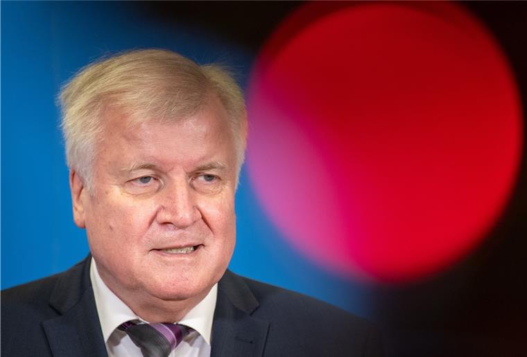 Betätigungsverbot für Hisbollah in Deutschland Bundesinnenminister Horst Seehofer (CSU) verhängte am Donnerstag ein Betätigungsverbot gegen die schiitische Islamisten-Vereinigung Hisbollah.