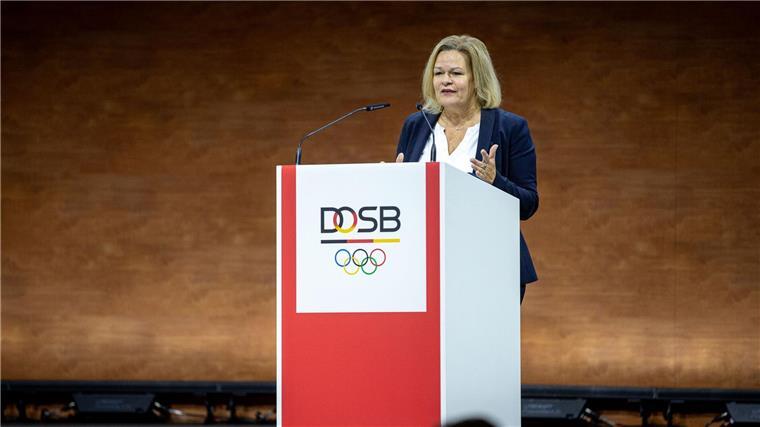 Nach klarem Bekenntnis zu Olympia: DOSB will abwarten Bundesinnenministerin Nancy Faeser (SPD) reagierte auf die Kritik des Präsidenten des Internationalen Olympischen Komitees, Thomas Bach.