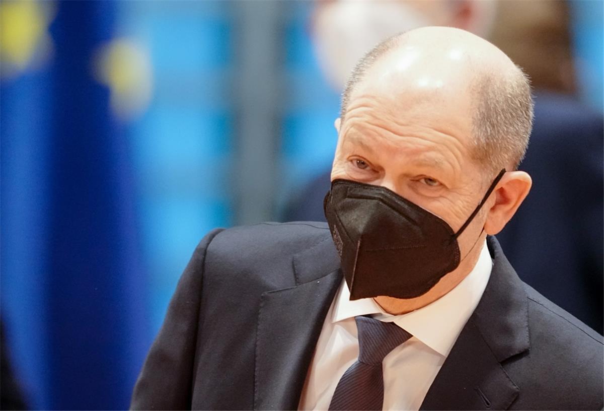 Scholz hält an Corona-Einschränkungen fest Bundeskanzler Olaf Scholz (SPD) nimmt an der Sitzung des Bundeskabinetts im Bundeskanzleramt teil.