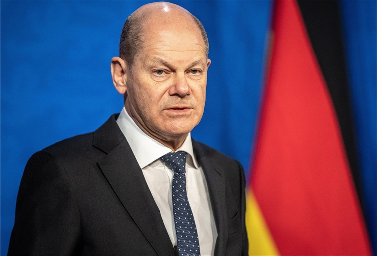 Umfrage: Mehrheit mit Scholz‘ Ukraine-Agieren unzufrieden Bundeskanzler Olaf Scholz (SPD) kommt in einer Umfrage zum Ukraine-Krieg nicht gut weg. Die Mehrheit der Befragten ist mit seinem bisherigen Handeln unzufrieden.