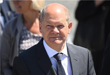 Bundeskanzler Olaf Scholz (SPD) nimmt an der Eröffnung der Internationalen Luft- und Raumfahrtausstellung (ILA) teil. 
