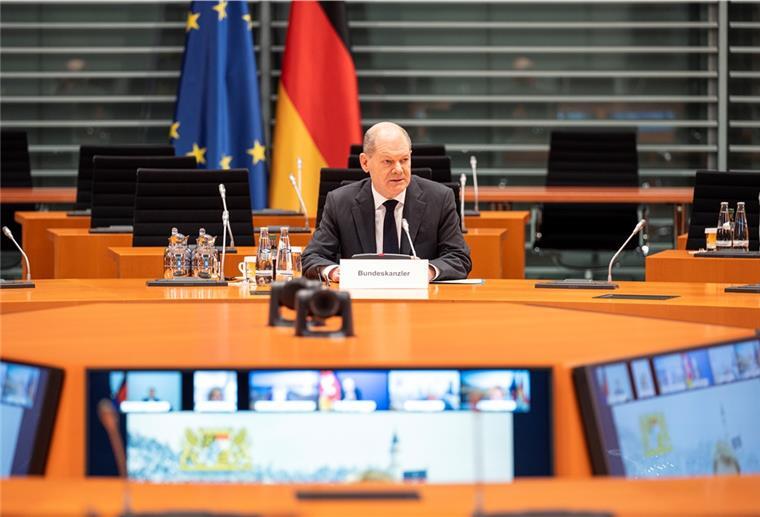 Neue Corona-Beschlüsse: Private Treffen auf 10 Personen begrenzt Bundeskanzler Olaf Scholz (SPD) zu Beginn der Ministerpräsidentenkonferenz zum Thema Corona-Pandemie und zur drohenden fünften Corona-Welle.
