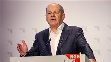 Bundeskanzler Olaf Scholz spricht beim Gewerkschaftstag der Gewerkschaft NGG.