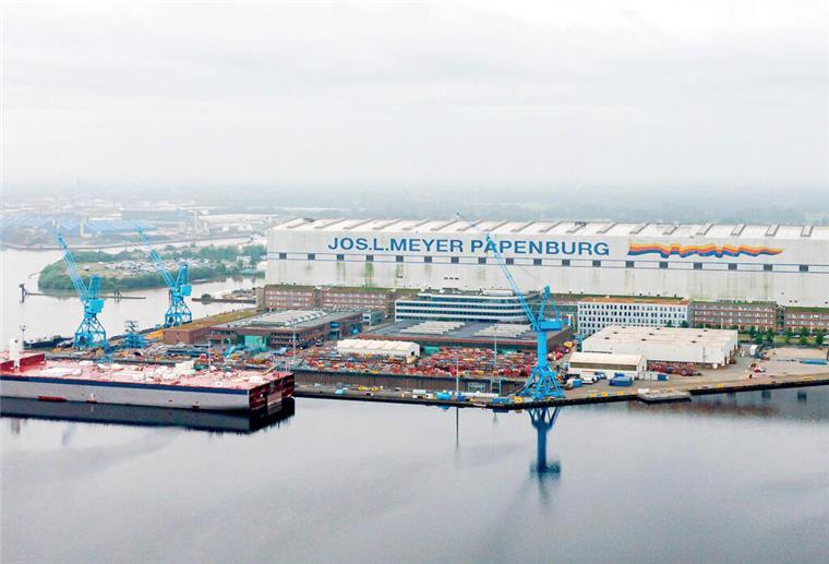 Die Meyer Werft an der Ems.