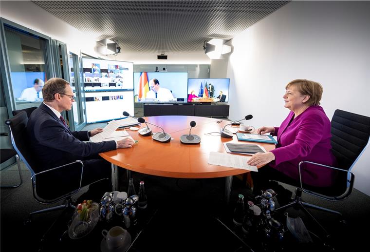 Warum wir keine ängstlichen Politiker wollen Bundeskanzlerin Angela Merkel (CDU) und der Regierende Bürgermeister von Berlin, Michael Müller (SPD), konferieren per Videoschalte mit den Ministerpräsidenten der Länder. Am 22. März findet der nächste Bund-Länder-Gipfel zu den Corona-Maßnahmen statt.
