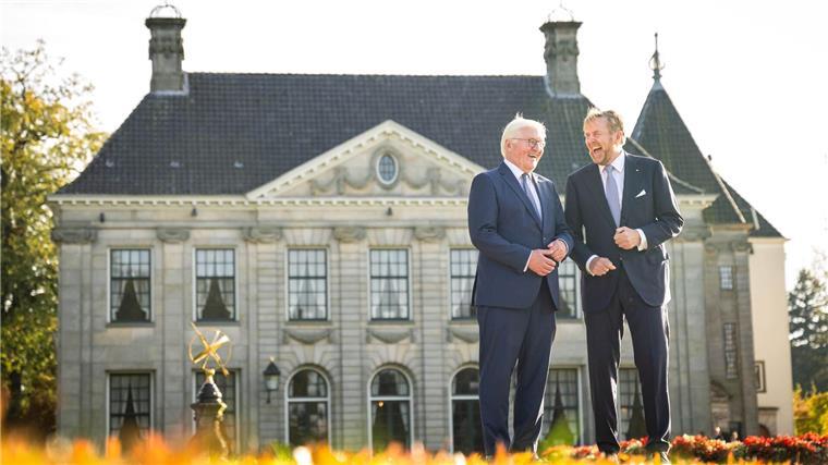 König Willem-Alexander heißt Steinmeier willkommen Bundespräsident Frank-Walter Steinmeier und der niederländische König Willem-Alexander treffen sich bei einem Besuch in der Grenzregion.