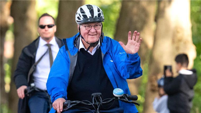 Bundespräsident unternahm bei seinem Besuch in Nordhorn auch eine kurze Radtour in die benachbarten Niederlande. (Archivfoto)