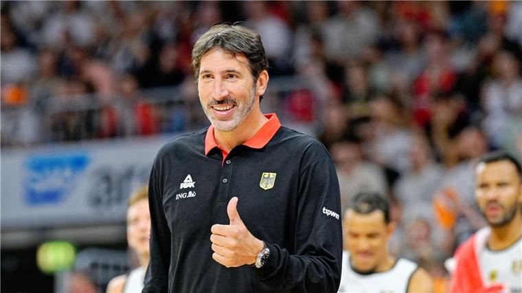 Schröder zurück: Basketballer gewinnen auch zweiten EM-Test Bundestrainer Alex Mumbru sah auch im zweiten EM-Test viel Positives.