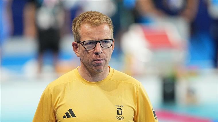 Bundestrainer Bernd Berkhahn hat den Zeitpunkt der Renn-Verschiebung kritisiert.