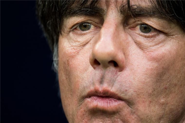 Wenn Deutschland gegen Schweden vergeigt, muss Jogi Löw gehen #isso Bundestrainer Joachim Löw steht bei der Fußball-WM 2018 in Russland schon vor dem zweiten Gruppenspiel unter Druck.