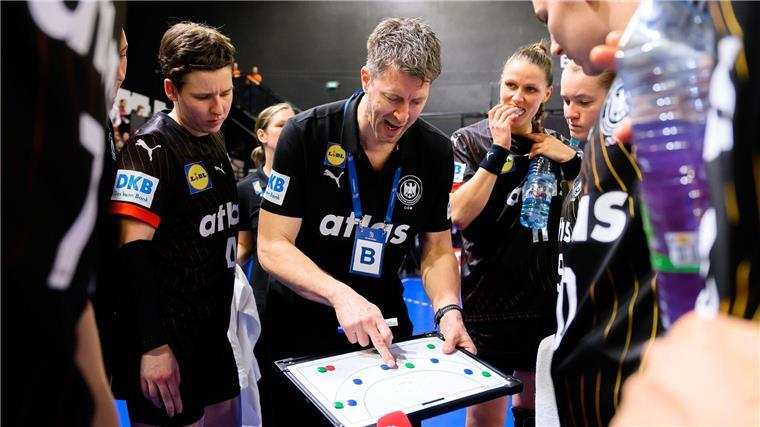 Niederlage als Mutmacher: Handballerinnen mit Moral und Biss Bundestrainer Markus Gaugisch hofft auf den Lerneffekt bei den deutschen Handballerinnen auf dem Weg zur Heim-WM.