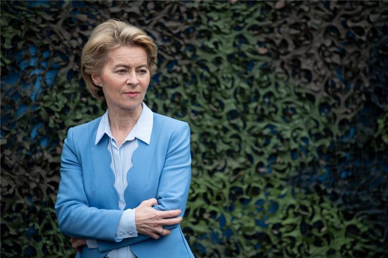Verteidigungsministerin Ursula von der Leyen kündigt Rücktritt an Bundesverteidigungsministerin Ursula von der Leyen hat ihren Rücktritt angekündigt.
