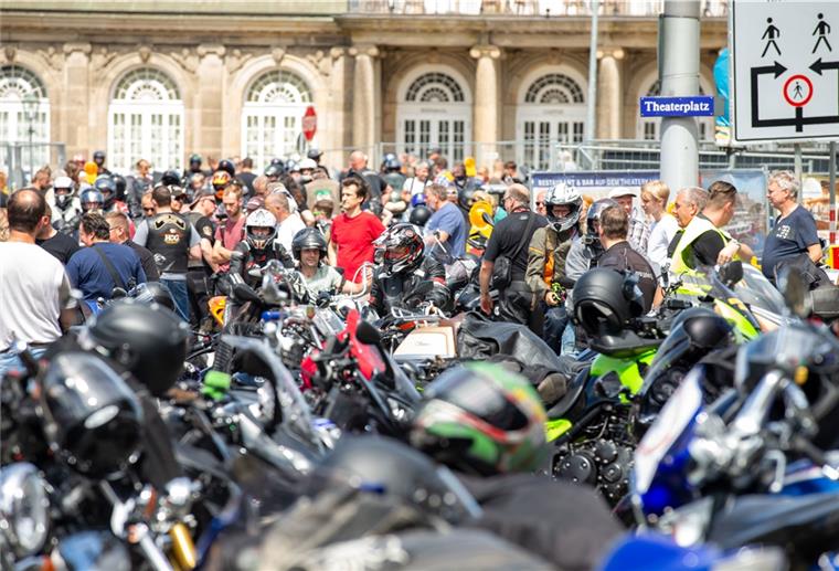 Bundesweit haben Motorradfahrer demonstriert - wie hier in Dresden.