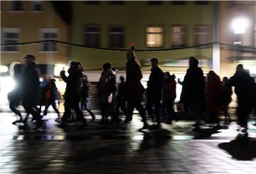 Bundesweit wie hier in Bayreuth gibt es etliche „Spaziergänge“ als Protest gegen die Coronamaßnahmen.