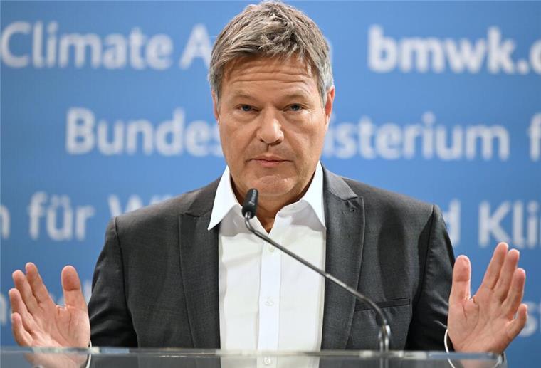Will Habeck Kanzler werden? So geschickt platziert er Hinweise im X-Video Bundeswirtschaftsminister Robert Habeck (Bündnis 90/Die Grünen) deutet in einem Video eine mögliche Kanzlerkandidatur an.