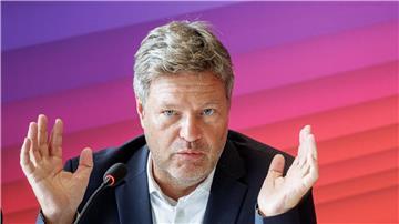 Bundeswirtschaftsminister Robert Habeck spricht zur Eröffnung der Messe „Husum Wind“.