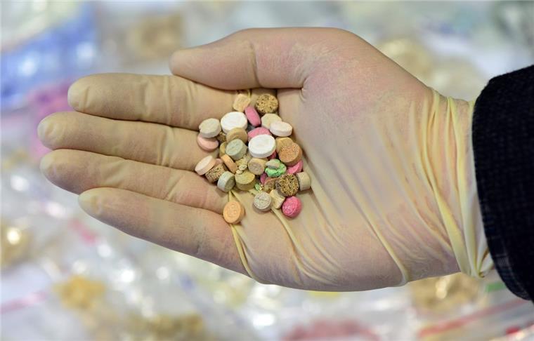 Bunte Pillen: Ecstasy-Tabletten können das Gehirn dauerhaft schädigen und zum Tode führen.