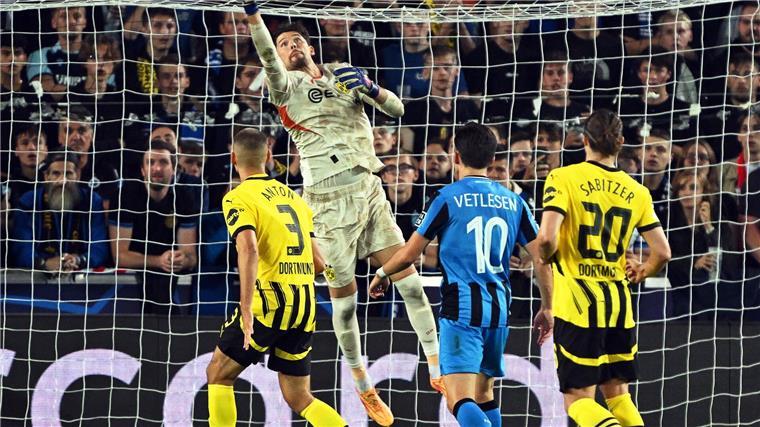 Erst „zäh“, dann mit Gittens: BVB feiert 3:0 in Brügge BVB-Torwart Gregor Kobel verhinderte die Führung der Gastgeber.