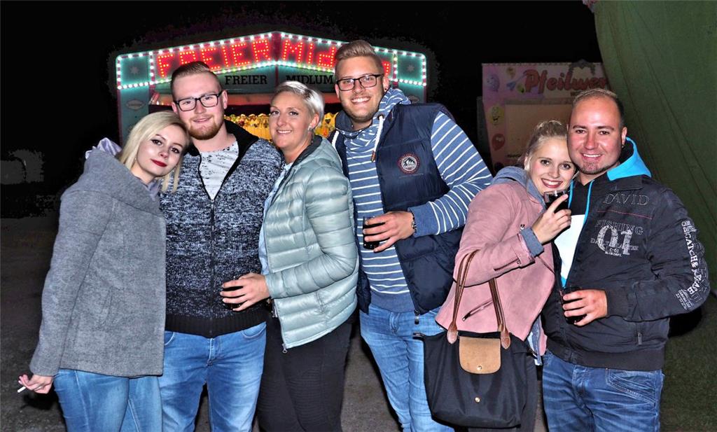 Carina (links) kommt aus Sievern, die anderen daneben (von links) aus Neuenwalde...