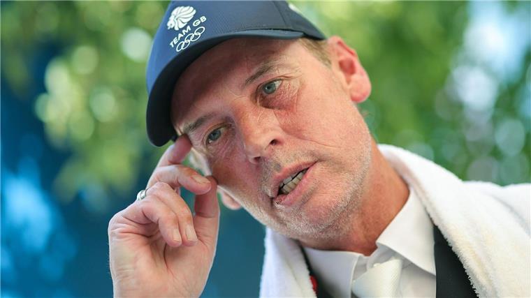 Dujardin-Trainer verurteilt Pferde-Quälerei: „Schockiert“ Carl Hester spricht erstmals über den Peitschen-Skandal.