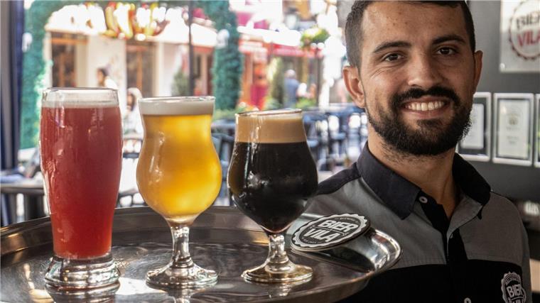 Fachwerk, Bier und Apfelstrudel in Brasilien Carlos hat alles zu deutschen Biersorten gelernt.