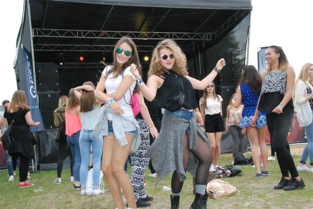 Carlotta Schulz und Ayleen Jaschinski haben sich beim Summer Beach Festival am S...