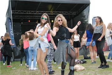 Carlotta Schulz und Ayleen Jaschinski haben sich beim Summer Beach Festival am S...